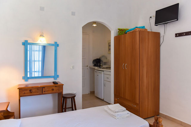 Double studio in Sifnos with kitchenette